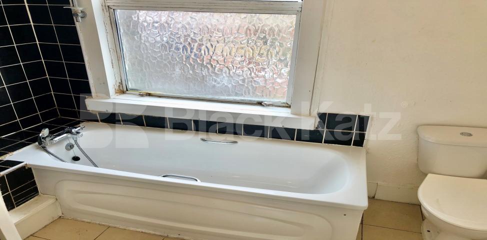 			NEW INSTRUCTION, 3 Bedroom, 1 bath, 1 reception Apartment			 Tower Bridge Road, London Bridge/ Tower Bridge Road